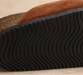 Sandália Mule Clog Masculina Marrom Premium com Fivela Metálica – Estilo Casual
