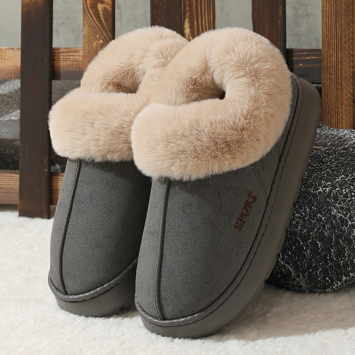 Chinelo com isolamento térmico antiderrapante