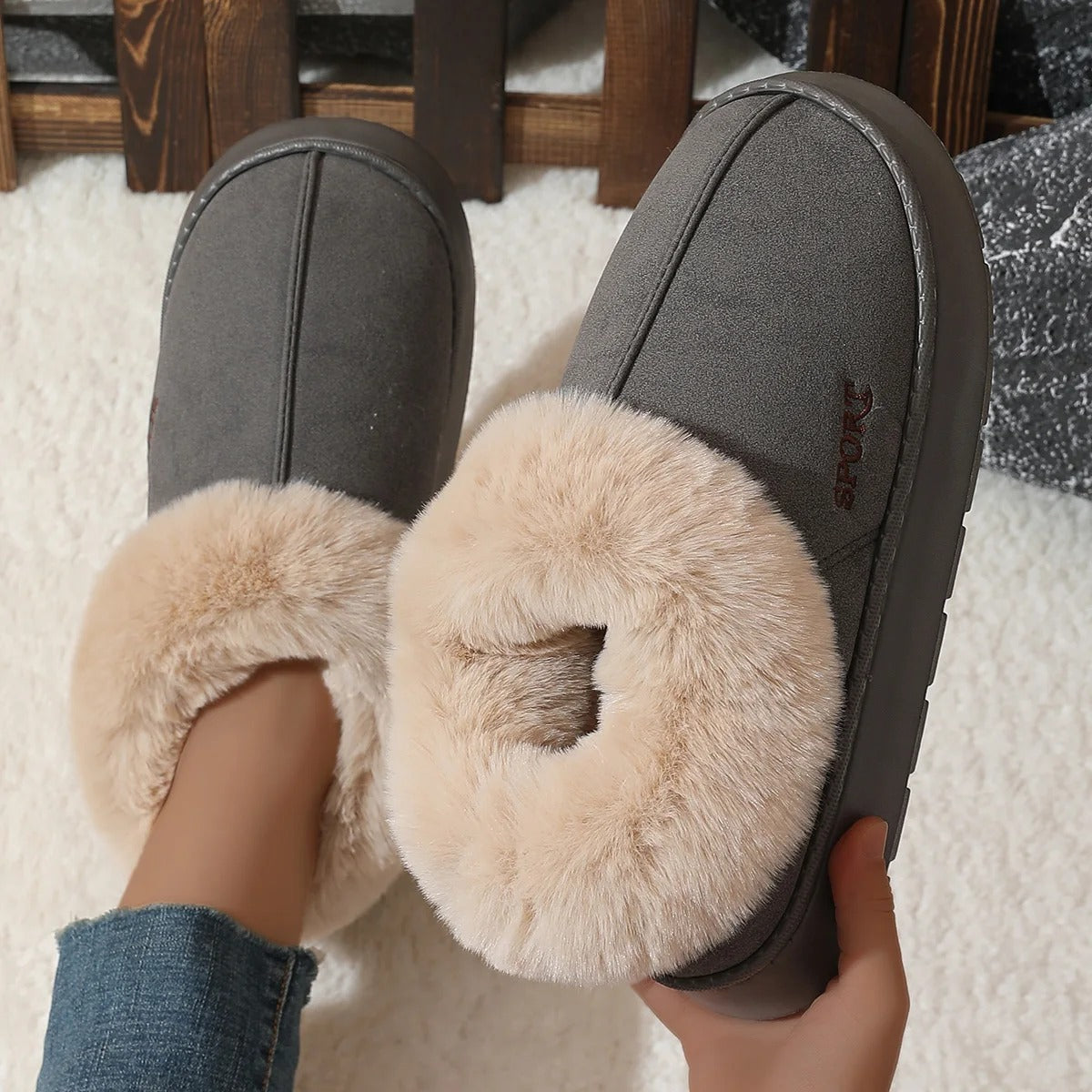 Chinelo com isolamento térmico antiderrapante