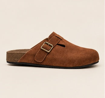 Sandália Mule Clog Masculina Marrom Premium com Fivela Metálica – Estilo Casual